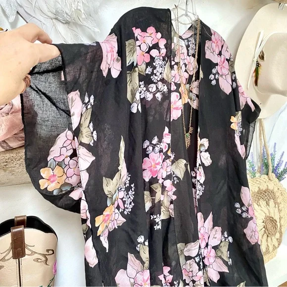 Boho floral Cape/cover up w resort vacay beach shabby chic vibe - Picture 10 of 13